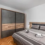 Cozy In With Wifi Apartment